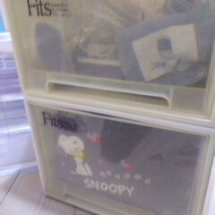 3段ボックス、2段棚、3段棚、収納ケース3個、木の椅子１の画像