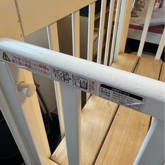 木製ベビーベッドキャスター付きの画像