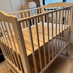 木製ベビーベッドキャスター付きの画像