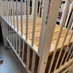 木製ベビーベッドキャスター付きの画像
