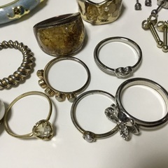 指輪などアクセサリー一式の画像