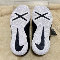 【新品】24.5cm ナイキチームハッスルD10GSバスケットシューズ黒シルバーの画像