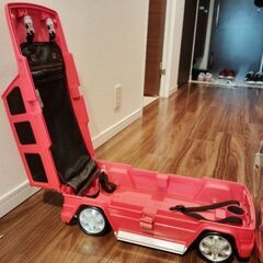 子供用　自動車型キャリーケース　赤の画像