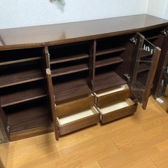 キャビネット無料でお譲りします（キズあり、シールあり）　の画像