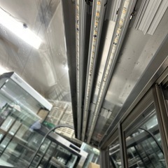 7054【美品】 保坂製作所 対面 冷蔵ショーケース DAC500 W1500×D850×H1200mm 後引戸 LED照明 200V/100V併用 2～10℃ 惣菜 ケーキ 洋菓子 スイーツの画像