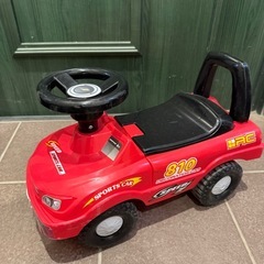 子供　乗り物　赤いスポーツカーの画像