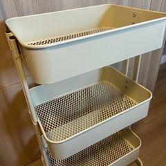 キャスター付きスチールラックの画像