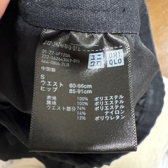 ユニクロ 黒 プリーツスカート Sサイズの画像