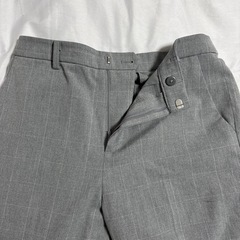 ユニクロ グレー ストライプ カジュアルパンツ Mサイズの画像