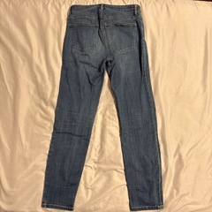 H&M デニムブルーのスキニーフィットジーンズの画像