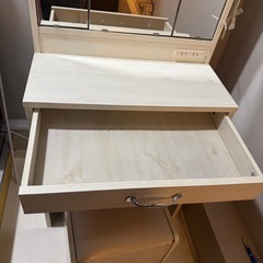 ドレッサー　三面鏡　コンセント付き　　スツール付きの画像