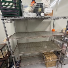 スチールラック　２つの画像