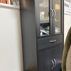 ダークブラウン ガラス扉付き収納キャビネットの画像