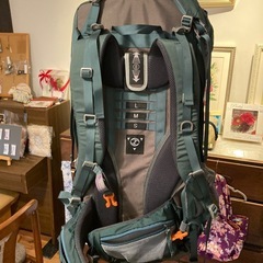 MountainTOP 65L バックパック ダークグリーン　登山　キャンプの画像