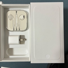 iPhone SE 第2世代　箱　ケーブル　USB アダプタの画像