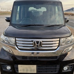 ホンダ Ｎ－ＢＯＸカスタム⭐️車検満タン2年付⭐️禁煙車　Bluetooth付ナビ　ＥＴＣ　電動スライドドア運転席に開閉スイッチあり　バックカメラ　オートエアコン　ＨＩＤヘッドライト　純正１４インチＡＷ　横滑り防止装置　プッシュスタート＆スマートキー （車検整備付） の画像