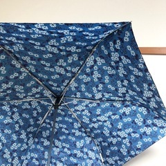 晴れ雨兼用の折り畳み傘　　アジサイ柄の画像
