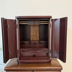 モダン仏壇の画像