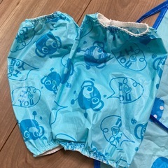 ポリエステル製ベビー用エプロンとアームキャップの画像