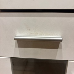 コロコロ付き食器棚の画像