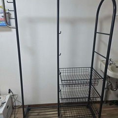 洋服ラック 収納カゴ3段付き キャスターあり 	の画像