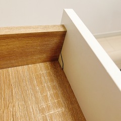 コンセント・引き出し付きデスクの画像