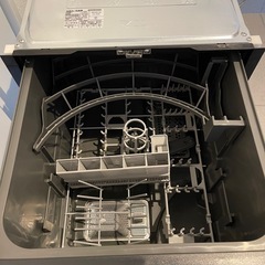 リンナイ製ビルトイン食洗機とキャビネット
の画像