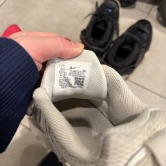 受渡し決定しました 無料で差し上げます　中古NIKE 24.5cmスニーカー2足の画像