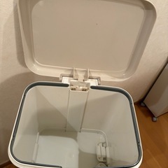 2段ゴミ箱の画像