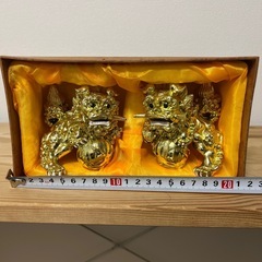 黄金シーサーの画像