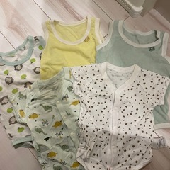 ベビー服 まとめ 肌着たくさん
の画像