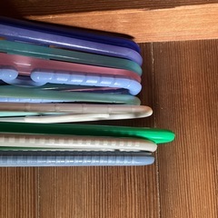 【10本セット】カラフル　プラスチックハンガー幅　約37.5㎝〜40㎝の画像