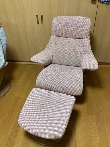 カリモク 1人用ソファ＋オットマン付