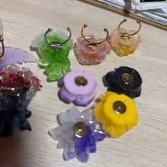 レジンで作製した、フリーリングとピアス(アレルギー対応)が完成しました⭐︎の画像