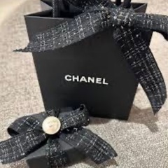 CHANELブティック　2025年限定　ホリデーラッピング　チャーム＆リボン2セット・袋用リボン・ショッパー袋 の画像
