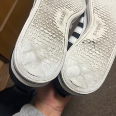 adidasスニーカー27cmの画像