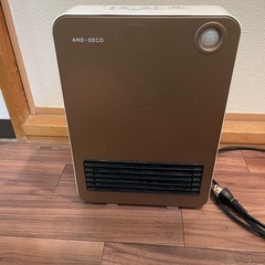 　アンドデコ　セラミックファンヒーターの画像