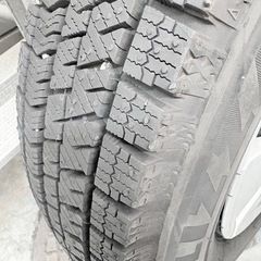 軽自動車ホイル付きスタッドレスタイヤの画像