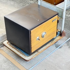 無料で差し上げます　ジャンク品　開かずの金庫　お引き取り限定です　発送不可ですの画像
