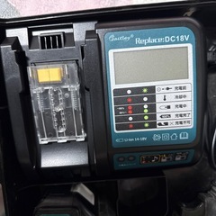 キャンセル出た為再度！即取引限定！12時まで！インパクトドライバー 18Vセット バッテリーと充電器新品未使用！の画像