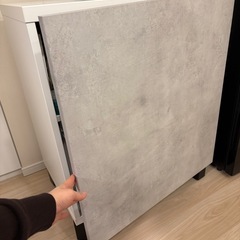 扉付きキャビネットの画像