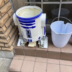 巨大なスターウォーズR2-D2の画像