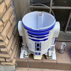巨大なスターウォーズR2-D2の画像