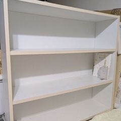 3段ボックス、2段棚、3段棚、収納ケース3個、木の椅子１の画像