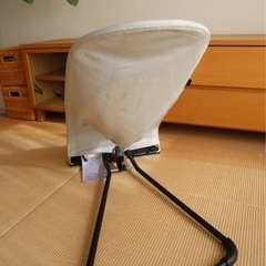 BABYBJORN バウンサー　メッシュバランスソフトエアー   ホワイトグレー　トイ付きの画像