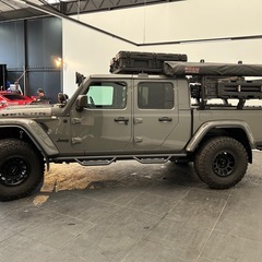 Jeep グラディエーターRubicon グレー 新車並行　室内保管の画像