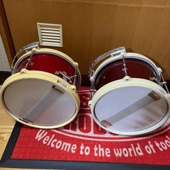 KAWAI マーチングスネアドラム 赤 2台キャリングホルダー付きの画像
