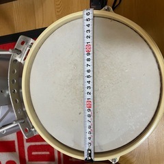 KAWAI マーチングスネアドラム 赤 2台キャリングホルダー付きの画像