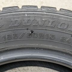 工賃こみ特価品　ダンロップ冬タイヤ１８５／６０Ｒ１５　４本セットの画像