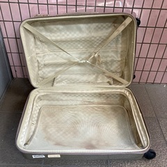 中型軽量スーツケース65.40.25センチの画像